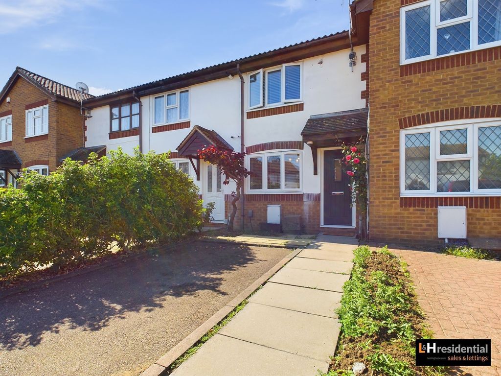 2 bed terraced house for sale in Farm Close, Borehamwood WD6, £399,950