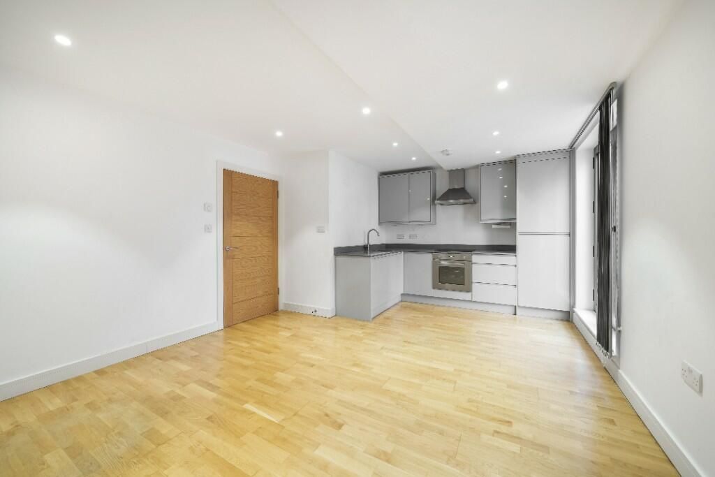 1 bed flat to rent in Barking Road, London E16 Zoopla