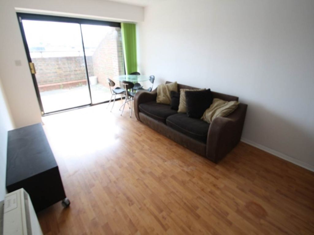 1 bed flat to rent in Plymouth Wharf, London E14, £1,300 pcm Zoopla