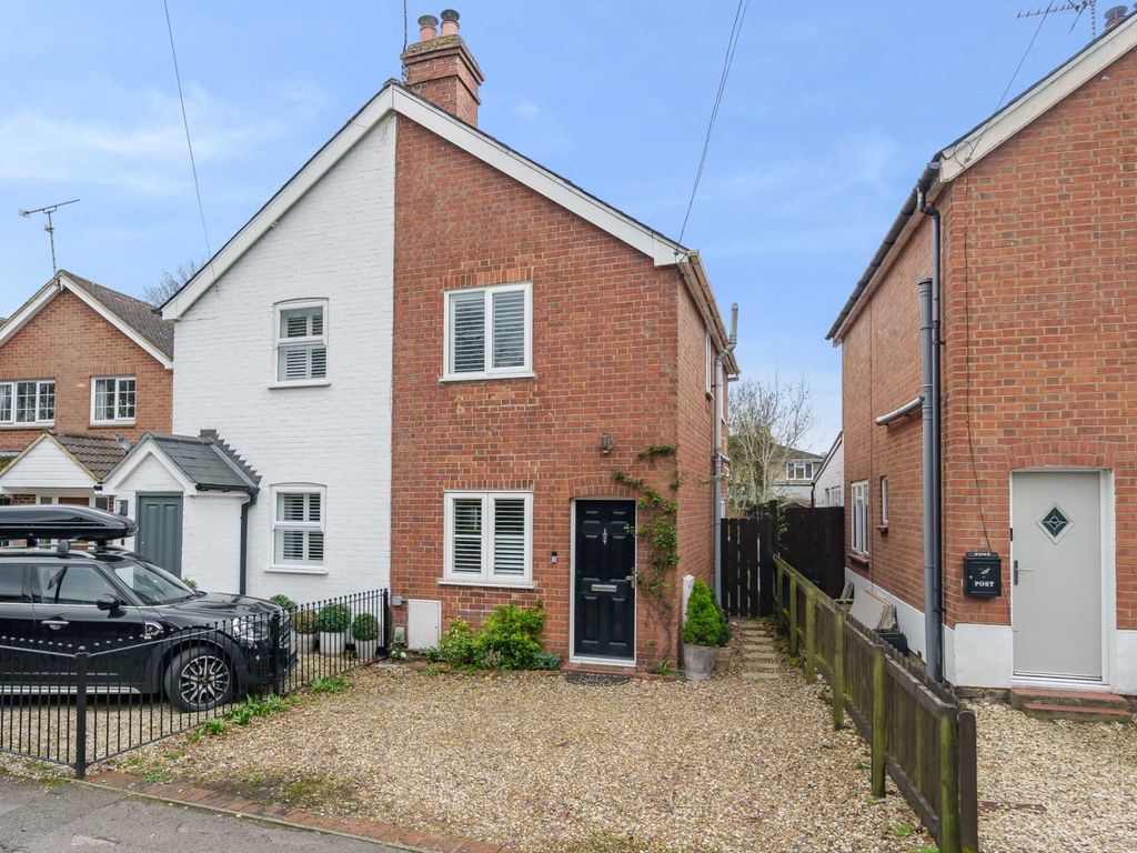 2 bed semidetached house for sale in Waterloo Road, Wokingham RG40