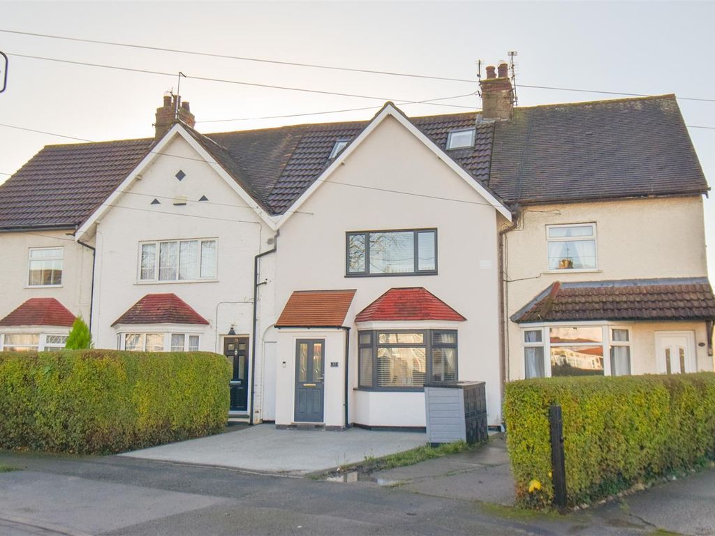 3 bed terraced house for sale in The Paddock, Hull HU4, £220,000 Zoopla