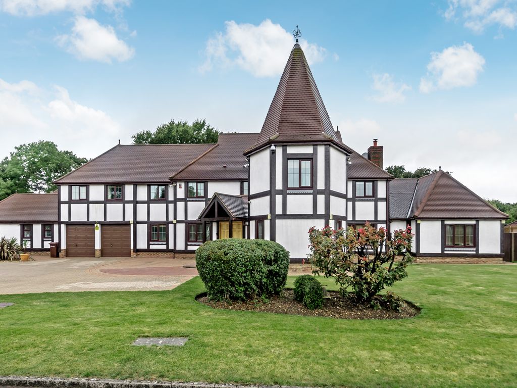 6 bed detached house for sale in Skylark Meadows, Fareham PO15, £
