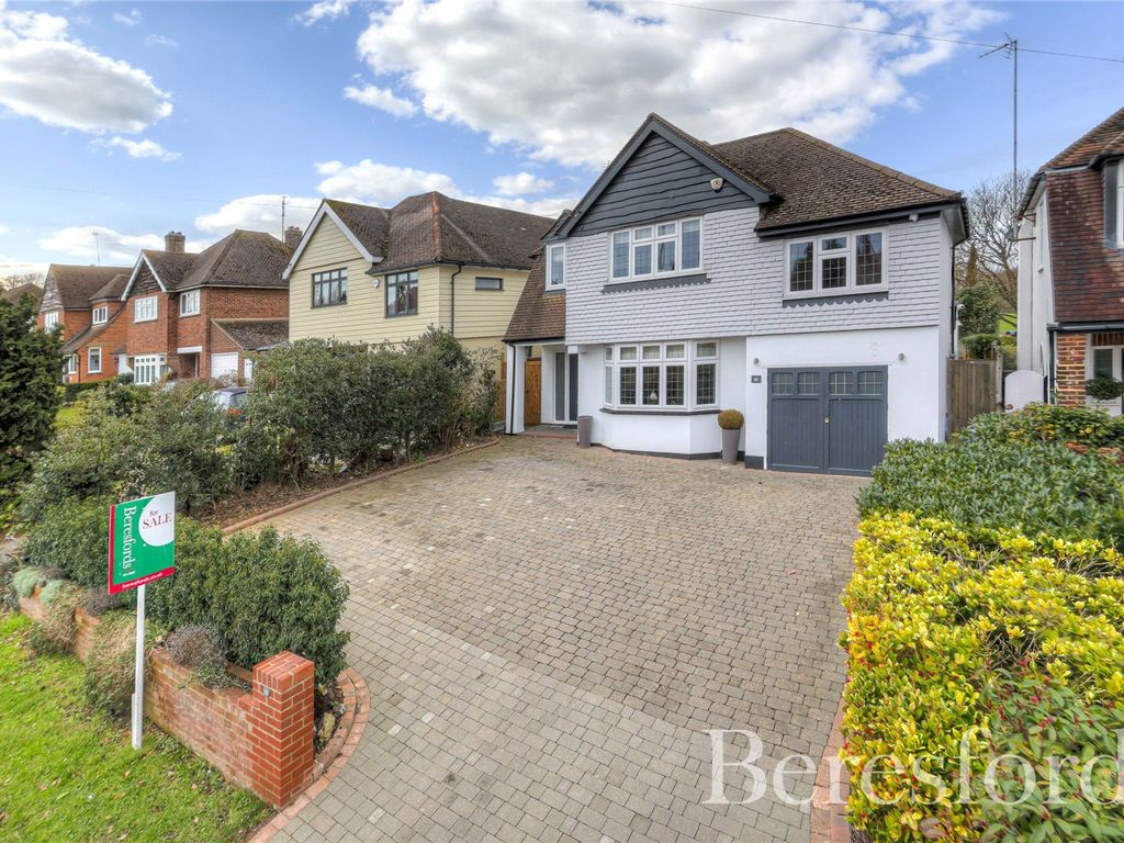 4 bed detached house for sale in Chelmsford Road, Shenfield CM15, £