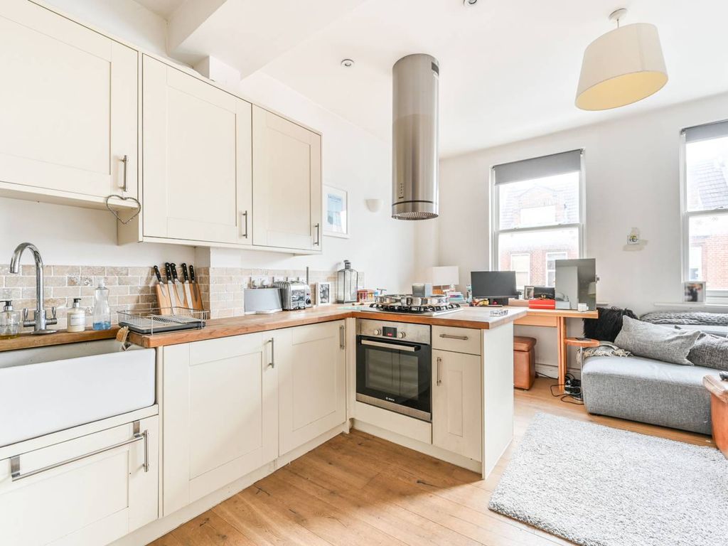 1 bed flat to rent in Bedford Hill, Balham, London SW12, £1,800 pcm