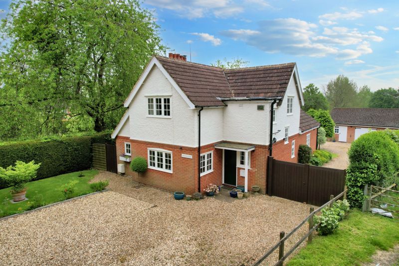 3 bed detached house for sale in Hole Lane, Bentley, Farnham GU10, £