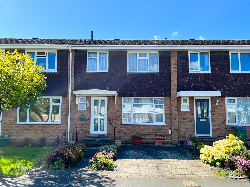 3 bed terraced house for sale in Fleetside, West Molesey KT8, £449,950