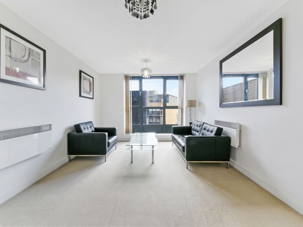 1 bed flat to rent in The Sphere, Hallsville Road, Canning Town E16, £