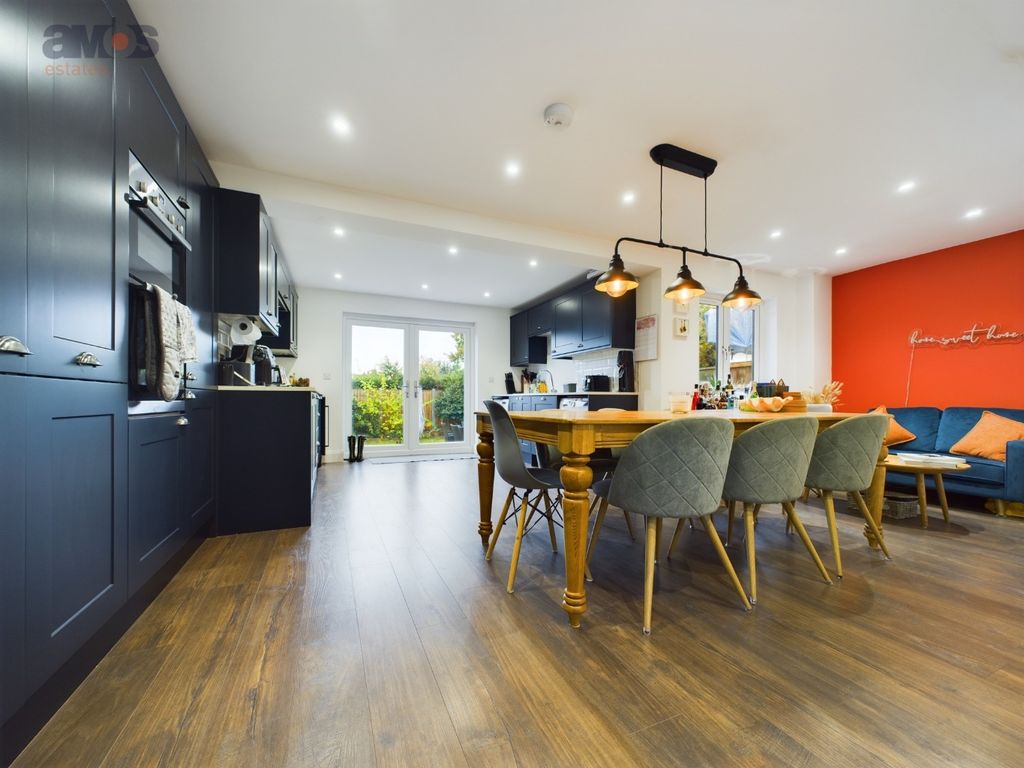 2 bed semidetached house for sale in Bracken Way, Thundersley, Essex