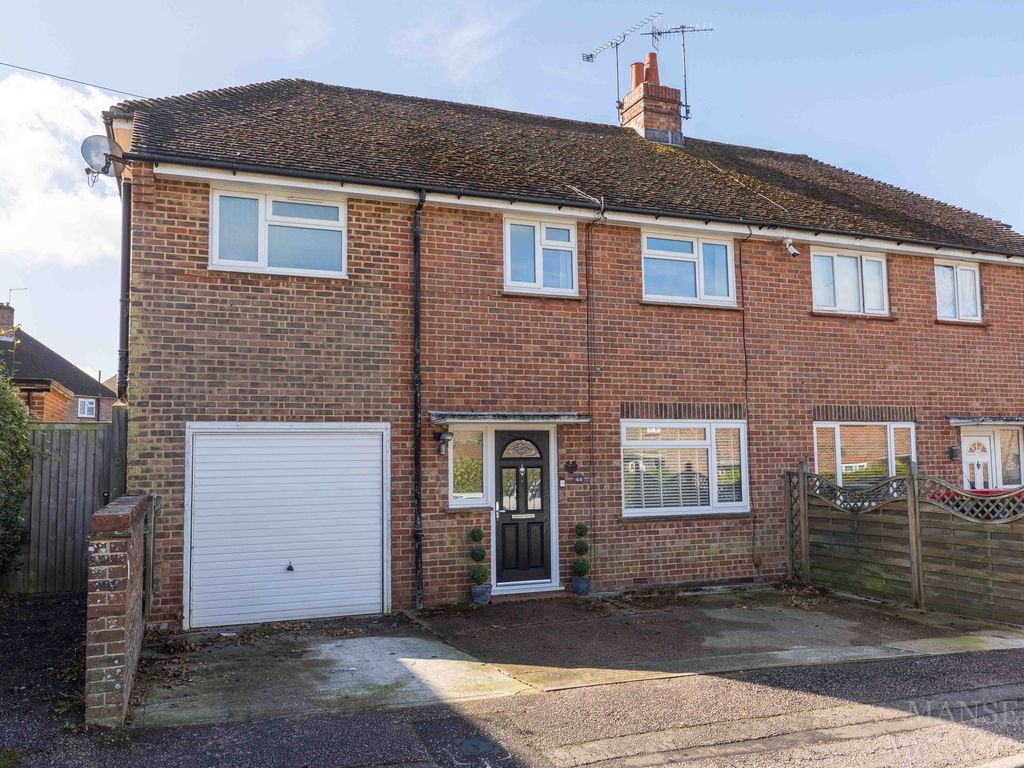 3 bed semidetached house for sale in Woodlands Road, East Grinstead
