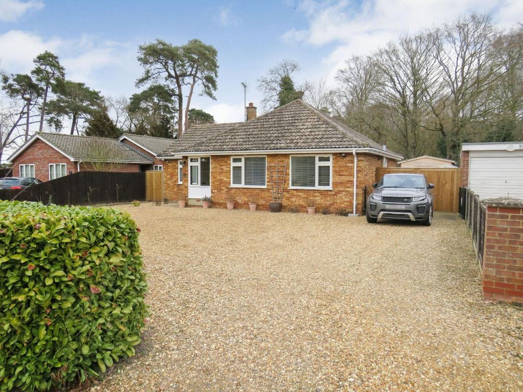 3 bed detached bungalow for sale in Woodlands, Lakenheath, Brandon IP27