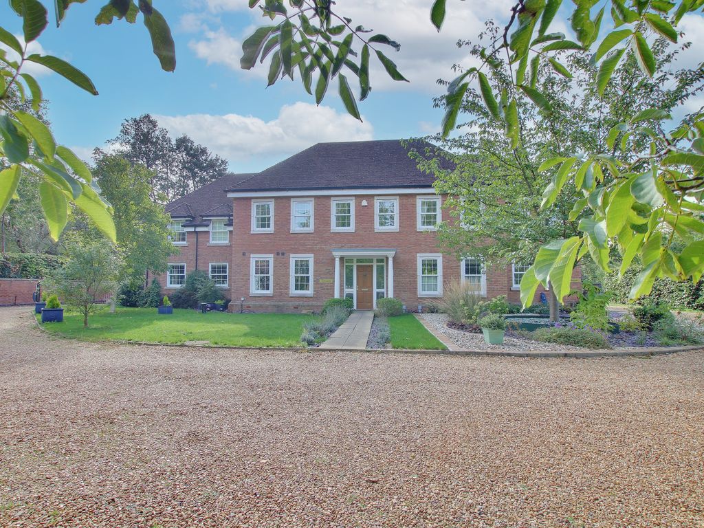 4 bed terraced house to rent in Houghton Hill, Houghton, Cambs PE28, £