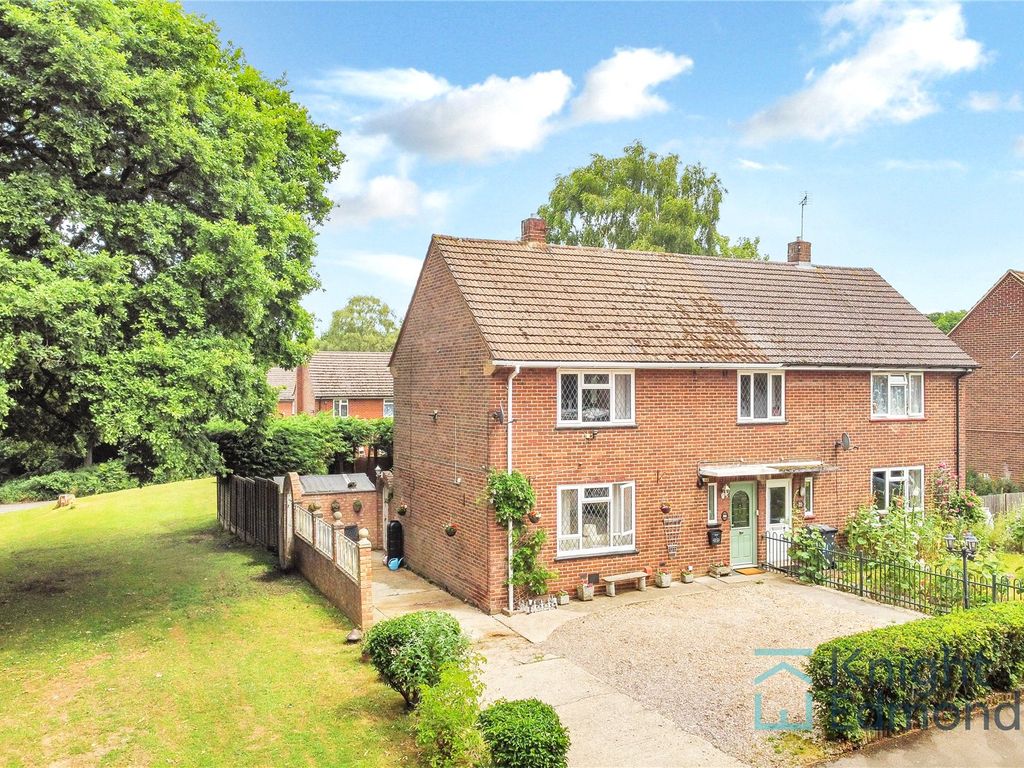 3 bed semidetached house for sale in Hurricane Road, West Malling