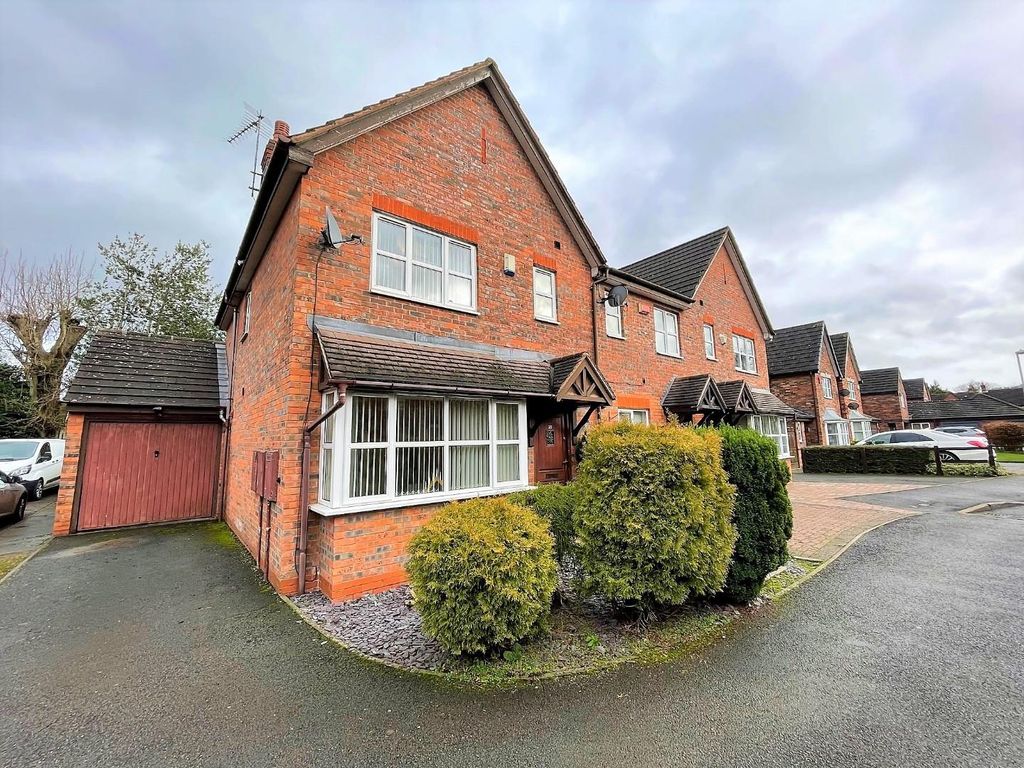 3 bed semidetached house to rent in Chester Gardens, Sutton Coldfield