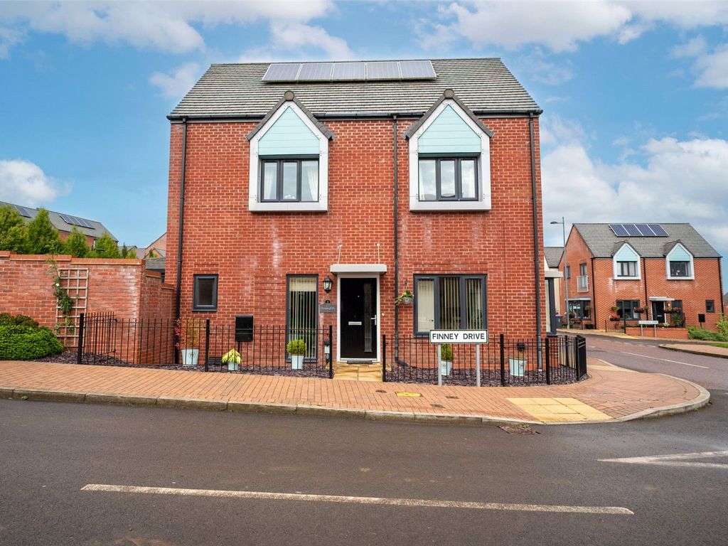 3 bed end terrace house for sale in Finney Drive, Lightmoor, Telford