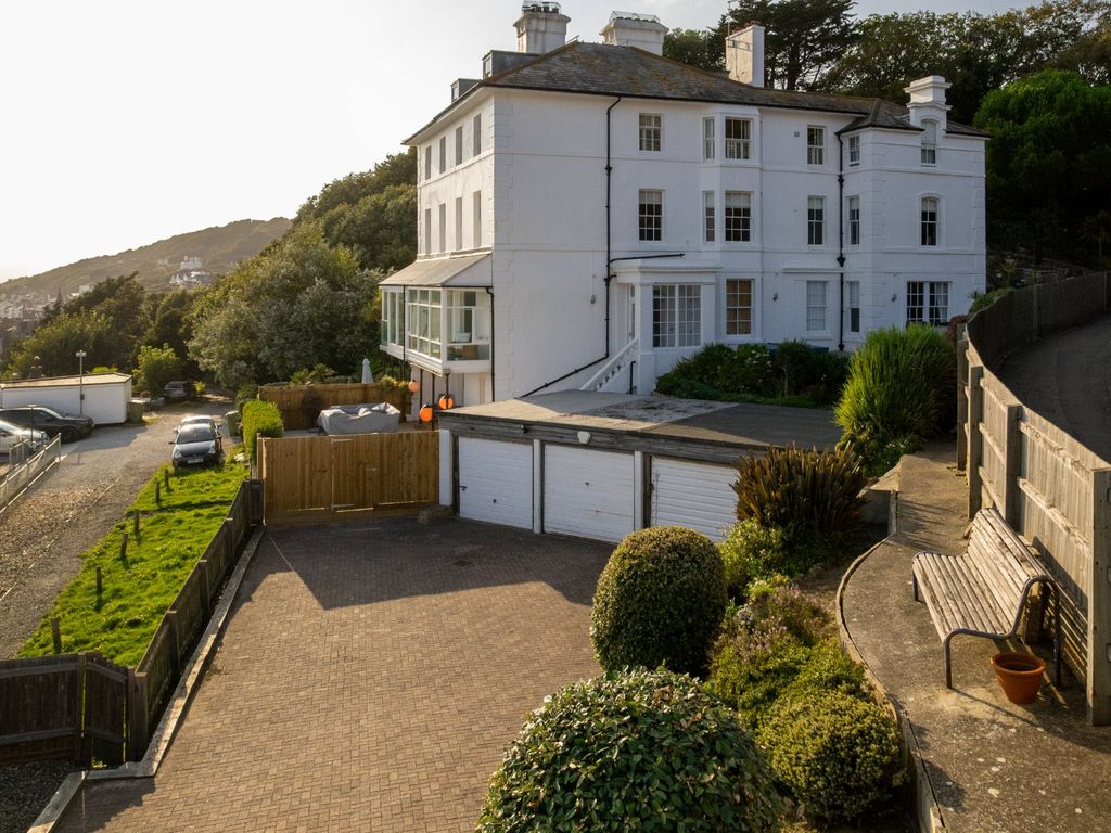 3 bed flat for sale in Radnor Cliff Crescent, Folkestone, Kent CT20, £