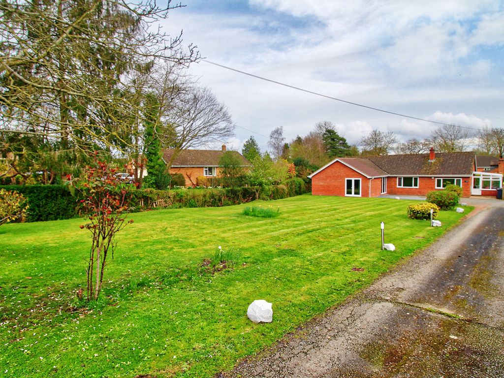 4 bed bungalow for sale in Assarts Lane, Malvern WR14, £580,000 Zoopla