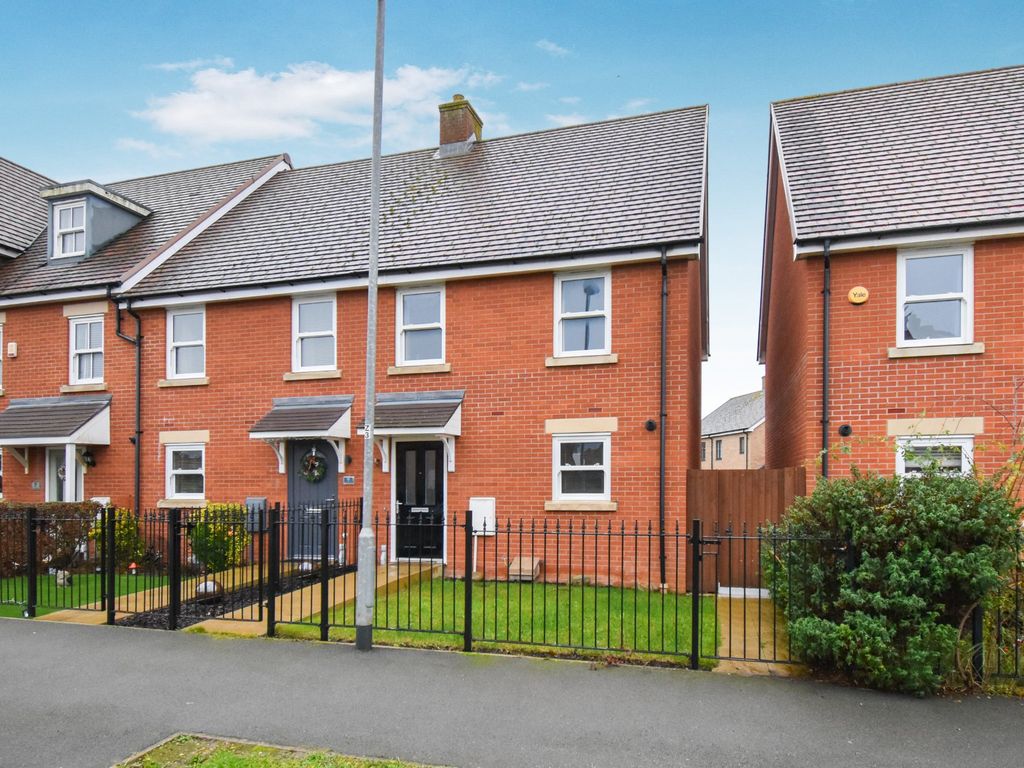 2 bed end terrace house for sale in Venus Avenue, Biggleswade SG18, £