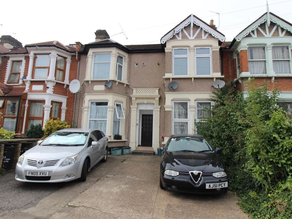 1 bed flat to rent in Kensington Gardens, Cranbrook, Ilford IG1, £1,400 pcm Zoopla