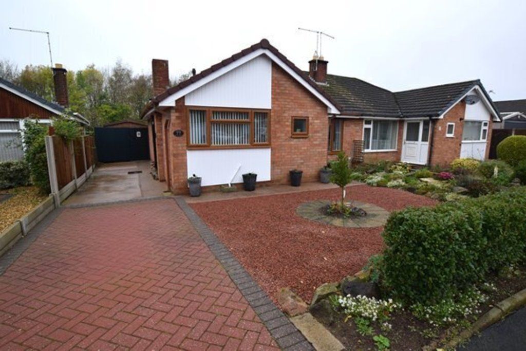 2 bed semidetached bungalow for sale in Sherwood Crescent, Market