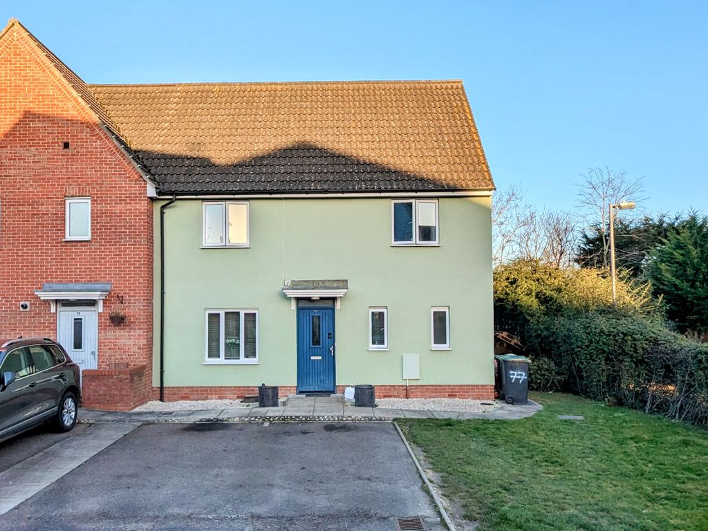 3 bed semidetached house for sale in Willow Road, Great Dunmow, Essex