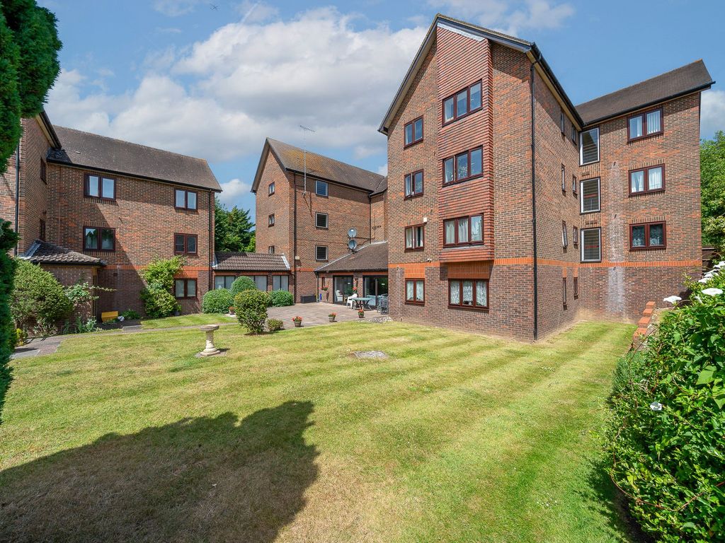 2 bed flat for sale in South Park Hill Road, South Croydon CR2, £