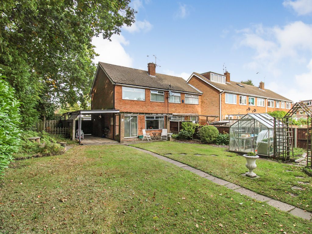 3 bed end terrace house for sale in Derwent Close, Farnborough GU14