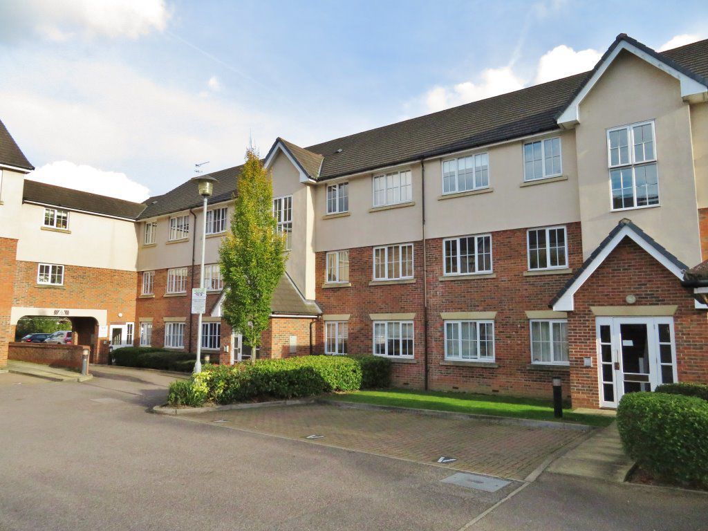 2 bed flat to rent in Tennyson House, Addison Court, Epping CM16, £