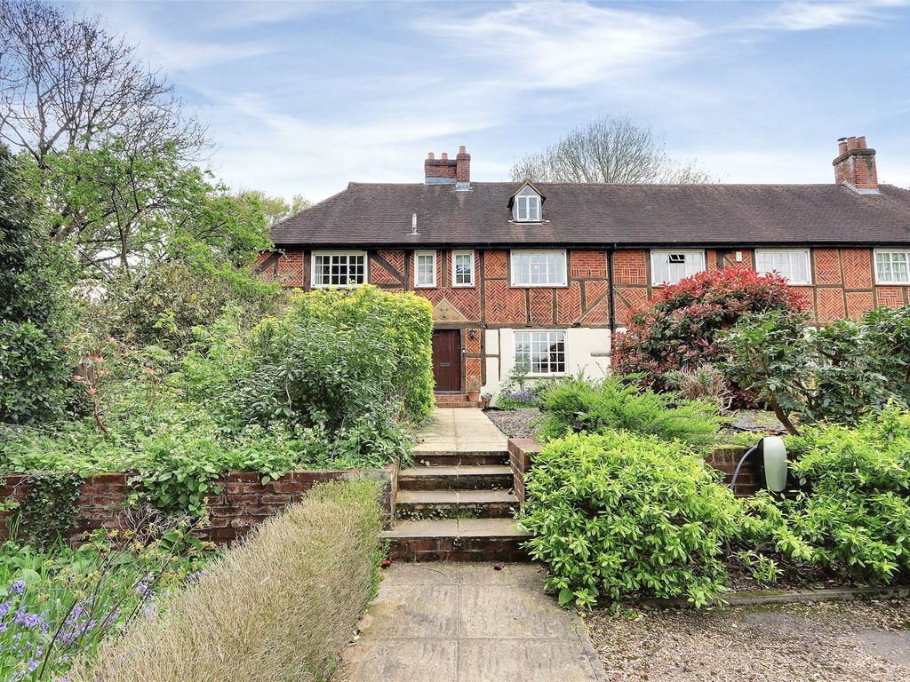 4 bed semidetached house for sale in Pennine Way, Farnborough, Hampshire GU14 Zoopla