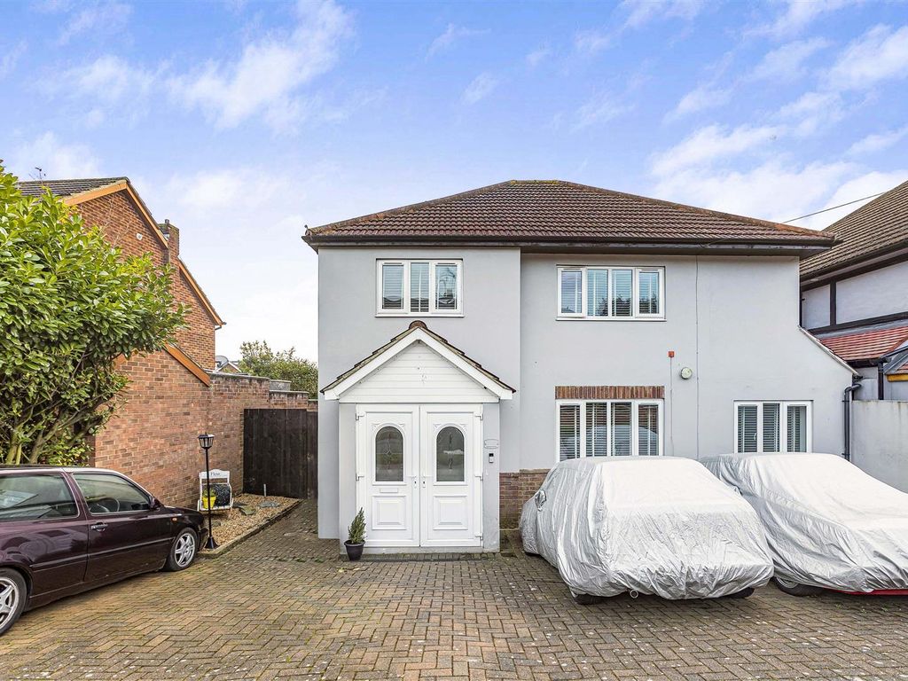 5 bed detached house for sale in Spencer Avenue, Cheshunt, Waltham