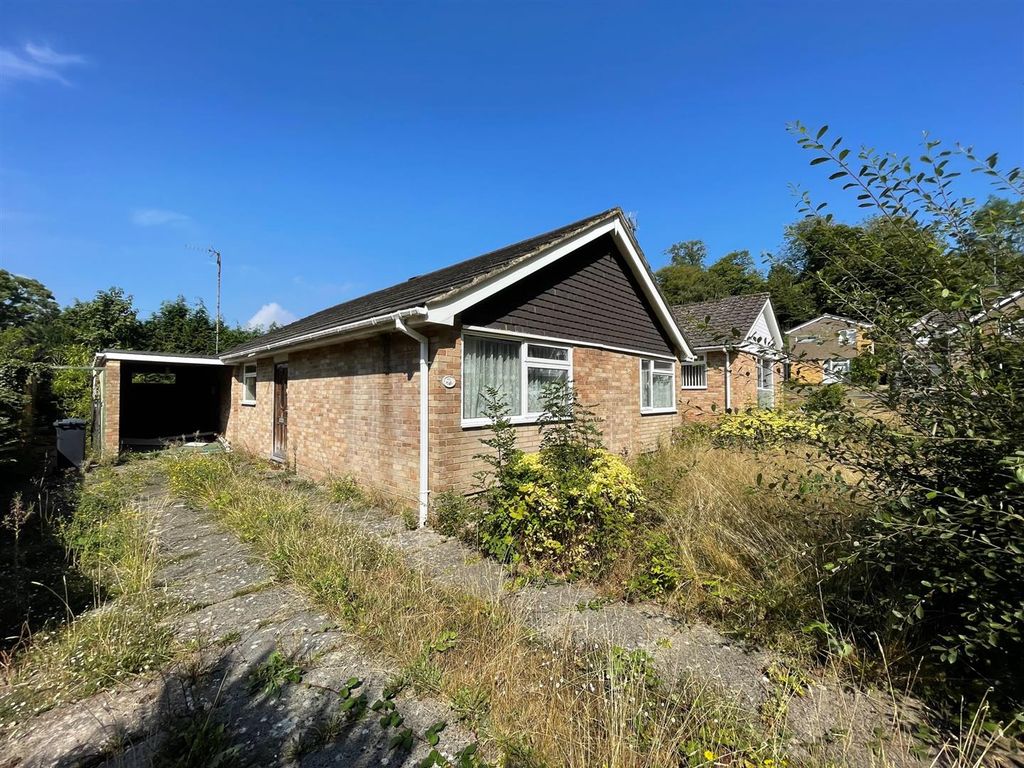 3 bed bungalow for sale in Oak Hall Park, Burgess Hill RH15 Zoopla