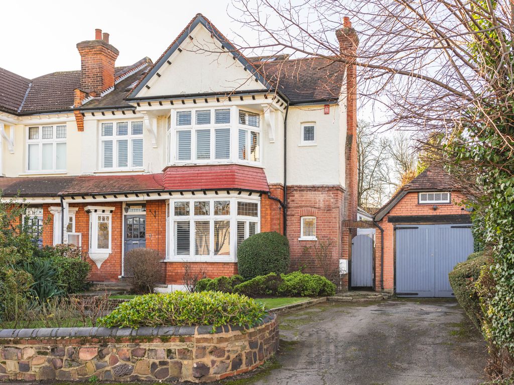 5 bed semidetached house for sale in Monkhams Avenue, Woodford Green