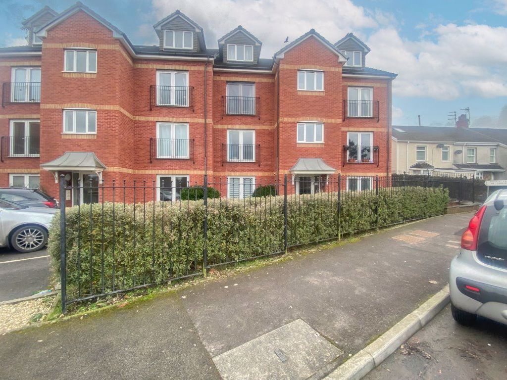 2 bed flat to rent in Hall Street, Blackwood NP12 Zoopla
