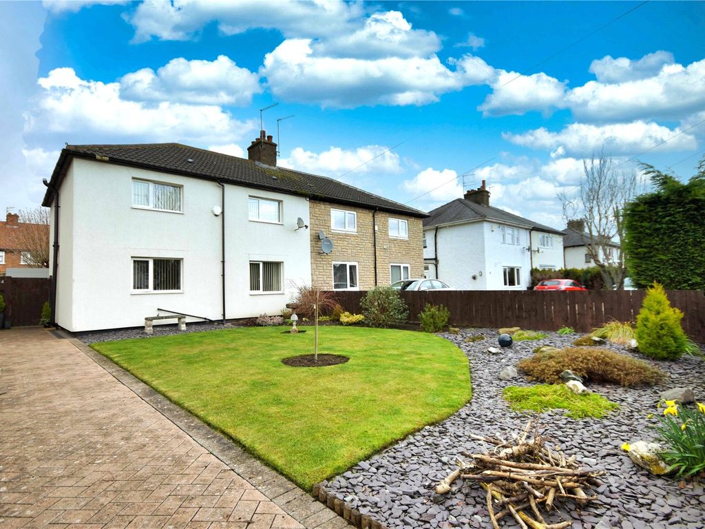 3 bed semidetached house for sale in Southwood Road, Cottingham, East