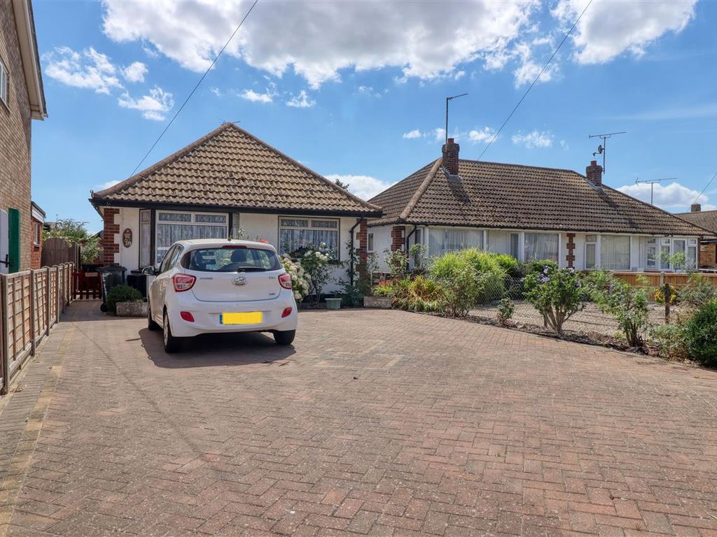 3 bed bungalow for sale in St. Johns Road, ClactonOnSea CO16 Zoopla
