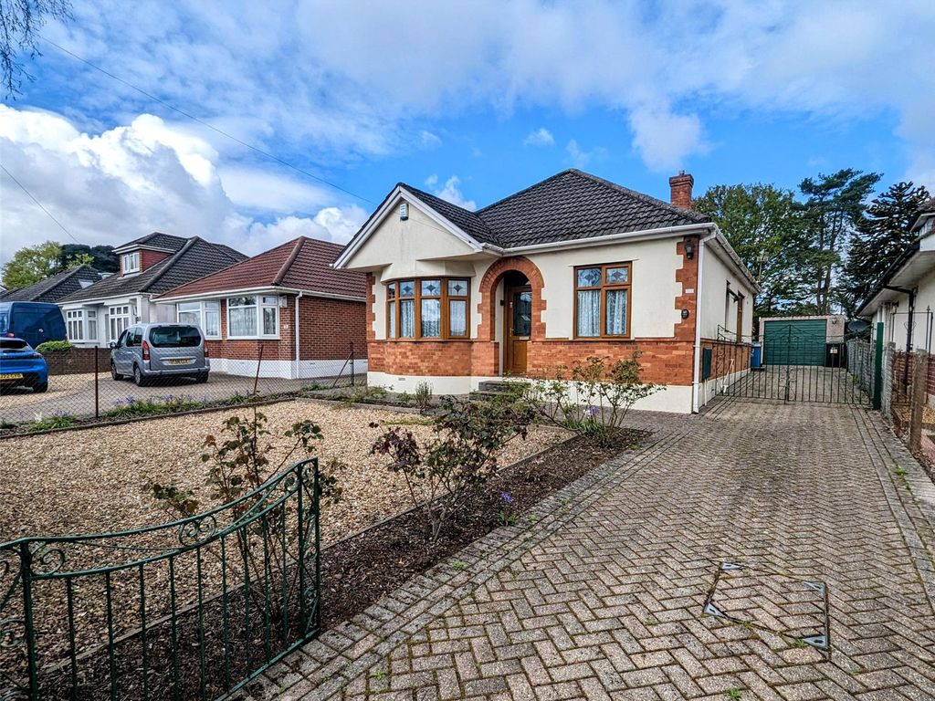 3 bed bungalow for sale in Manor Avenue, Poole BH12 Zoopla