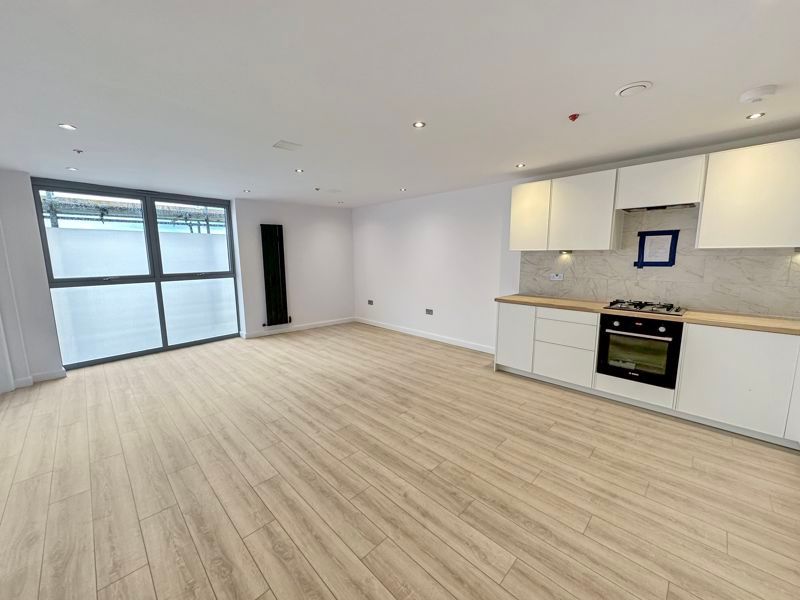 1 bed flat to rent in Farnham Road, Slough SL2, £1,300 pcm Zoopla
