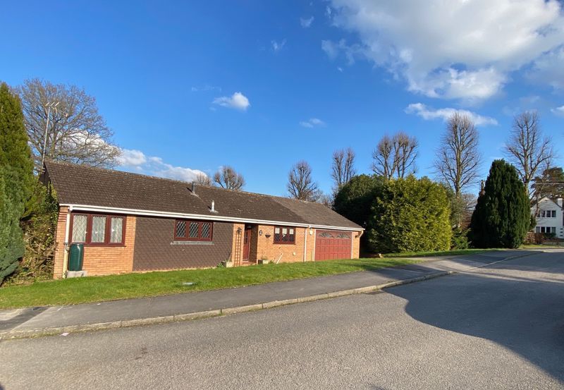 3 bed detached bungalow for sale in Wychwood, Little Kingshill, Great