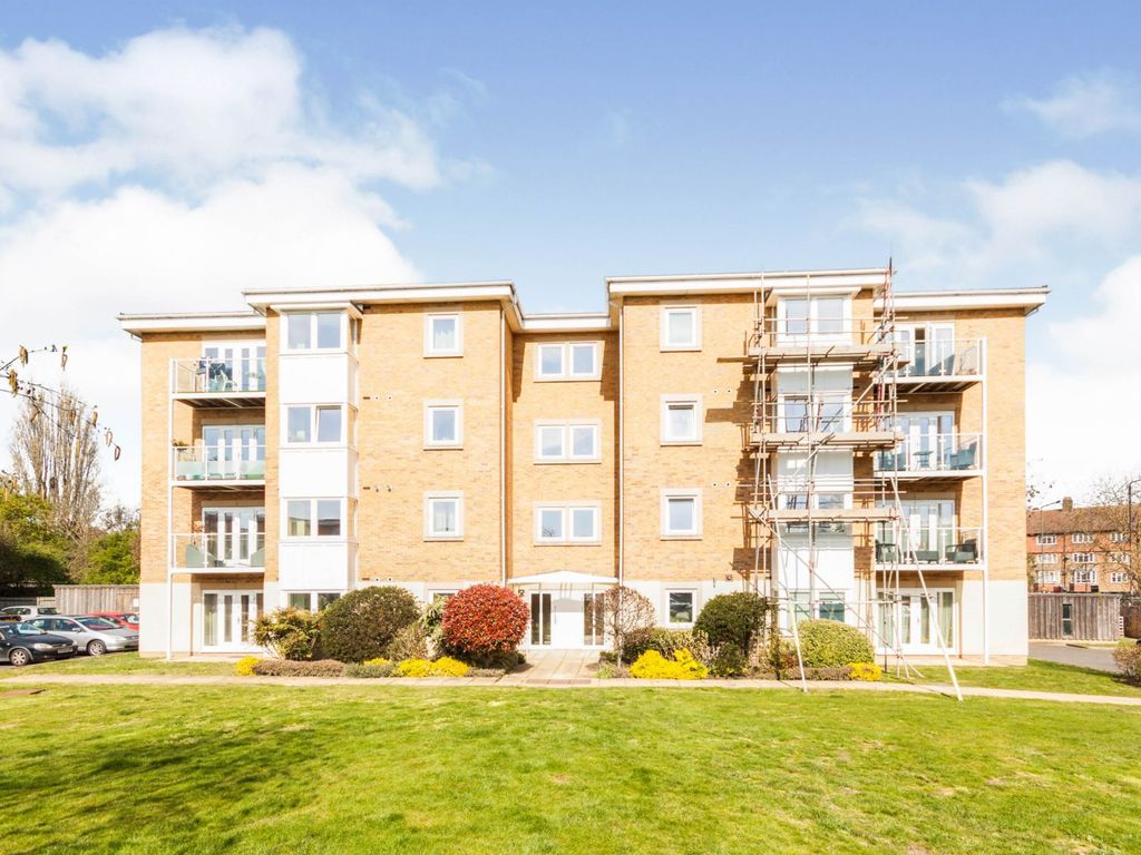 1 bed flat for sale in Greenview Drive, Raynes Park SW20 Zoopla
