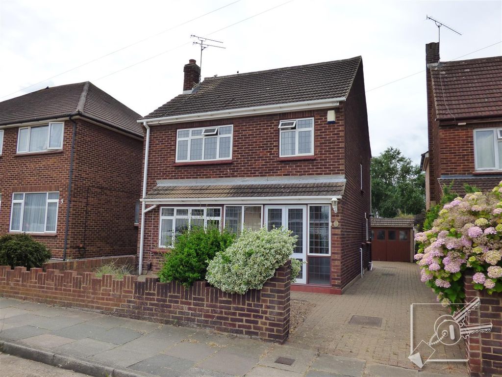 3 bed detached house for sale in First Avenue, Northfleet, Gravesend