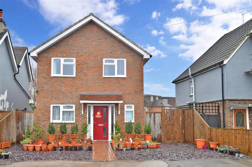 4 bed detached house for sale in Littlehaven Lane, Horsham, West Sussex