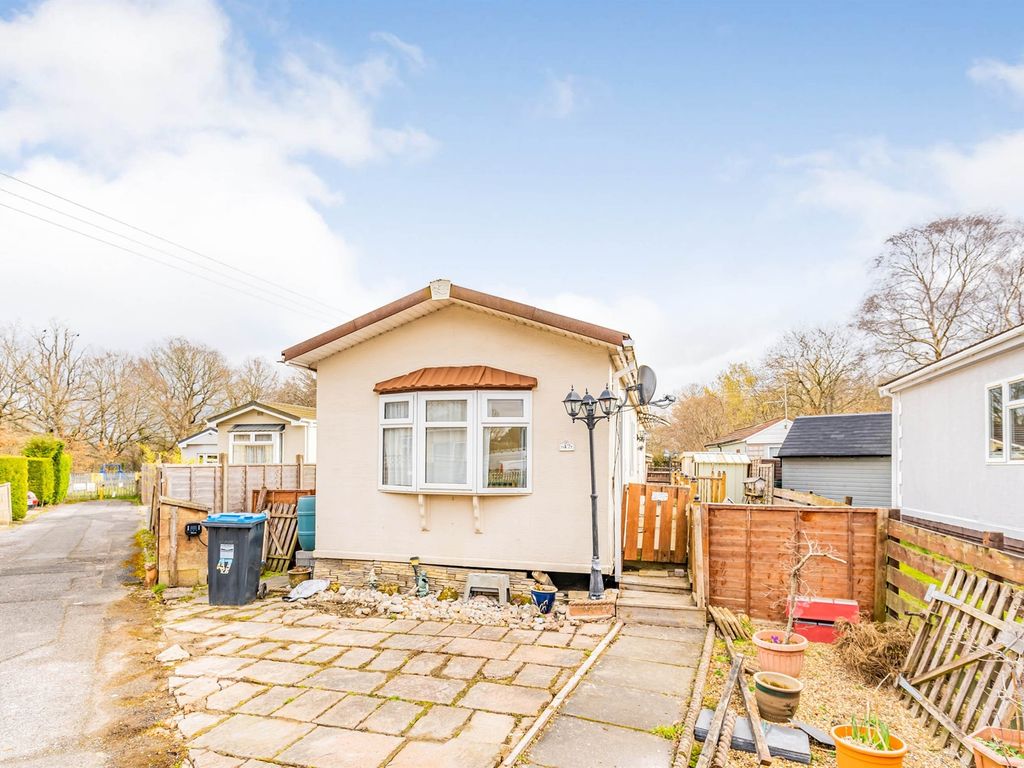 2 bed mobile/park home for sale in Meadowside Park, Lingfield RH7 Zoopla