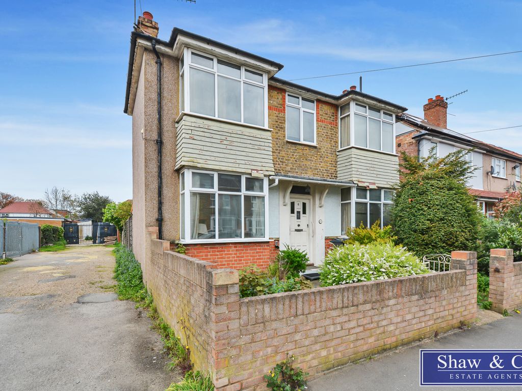 2 bed detached house for sale in Park Road, Hounslow TW3, £524,950 Zoopla
