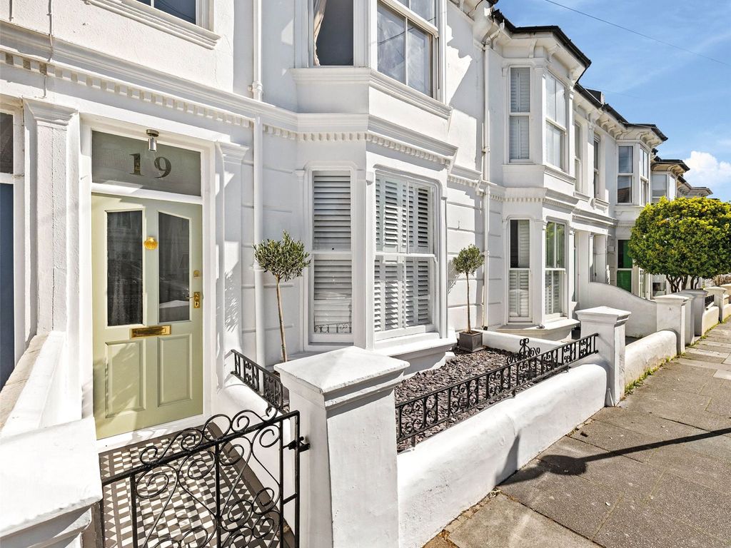 5 bed terraced house for sale in Connaught Terrace, Hove, East Sussex