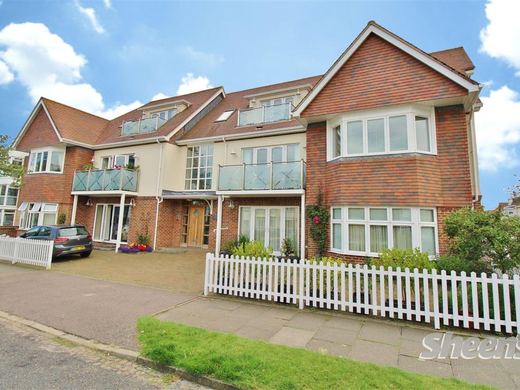 1 bed flat for sale in Queens Road, FrintonOnSea CO13, £250,000 Zoopla