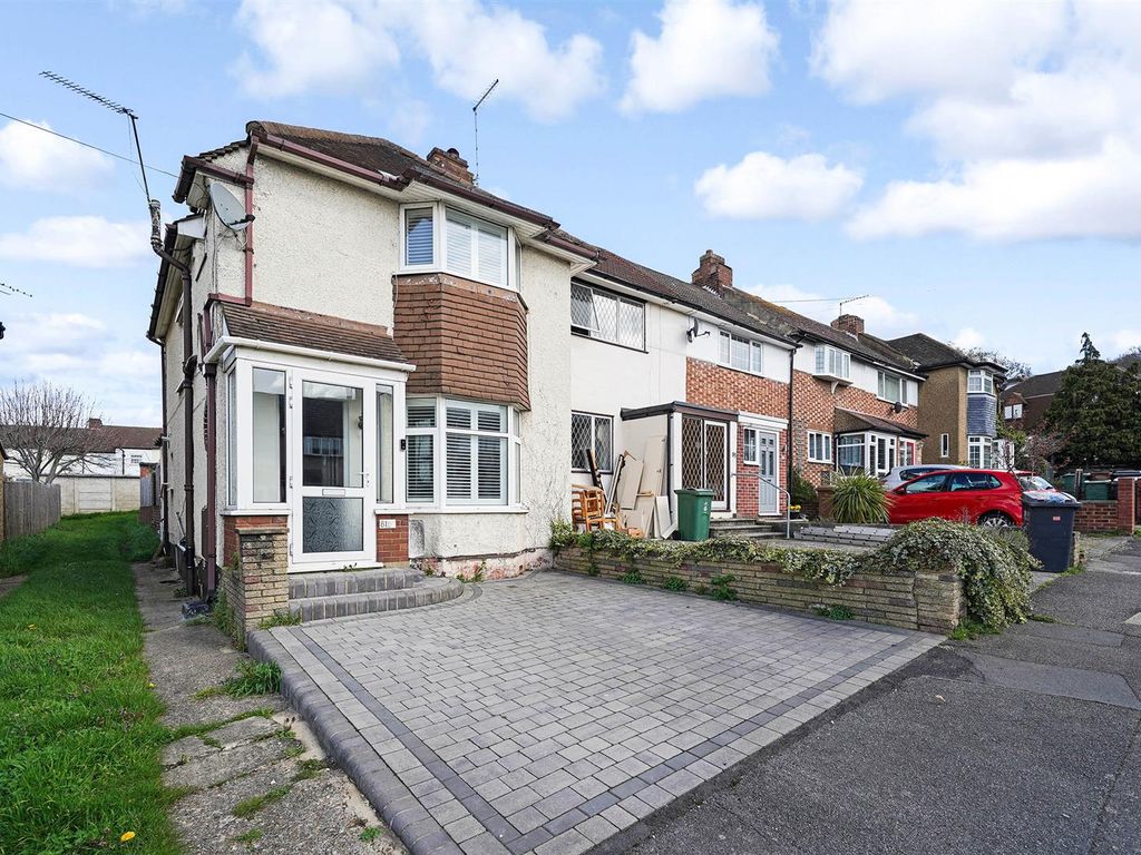 3 bed end terrace house for sale in Epping Way, North Chingford E4 Zoopla