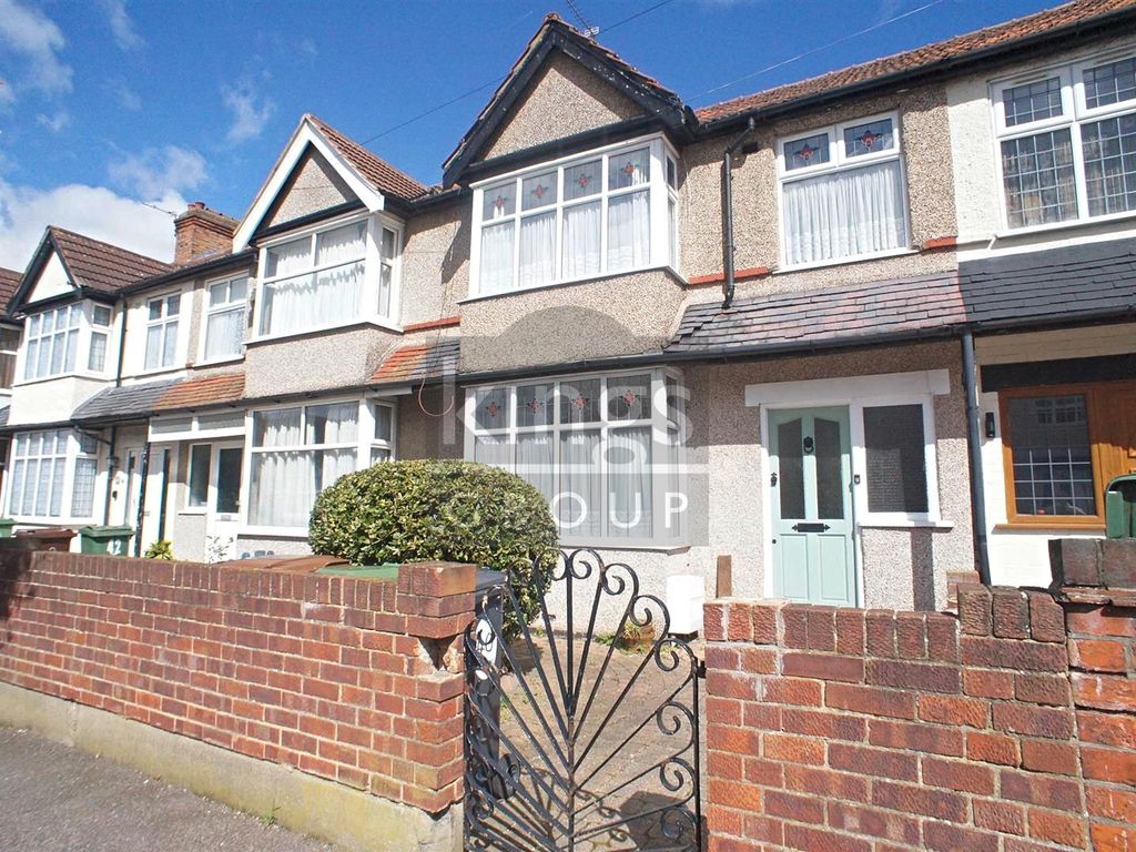 3 bed property for sale in Hampton Road, London E4 Zoopla