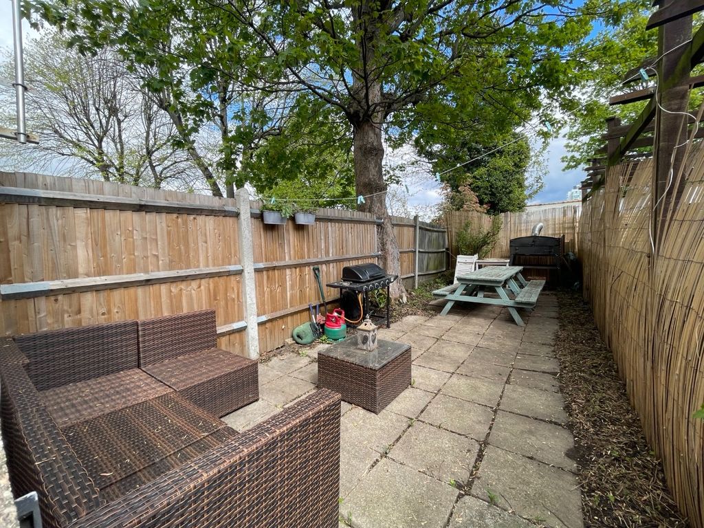 1 bed flat for sale in Alpha Road, London SE14, £335,000 Zoopla