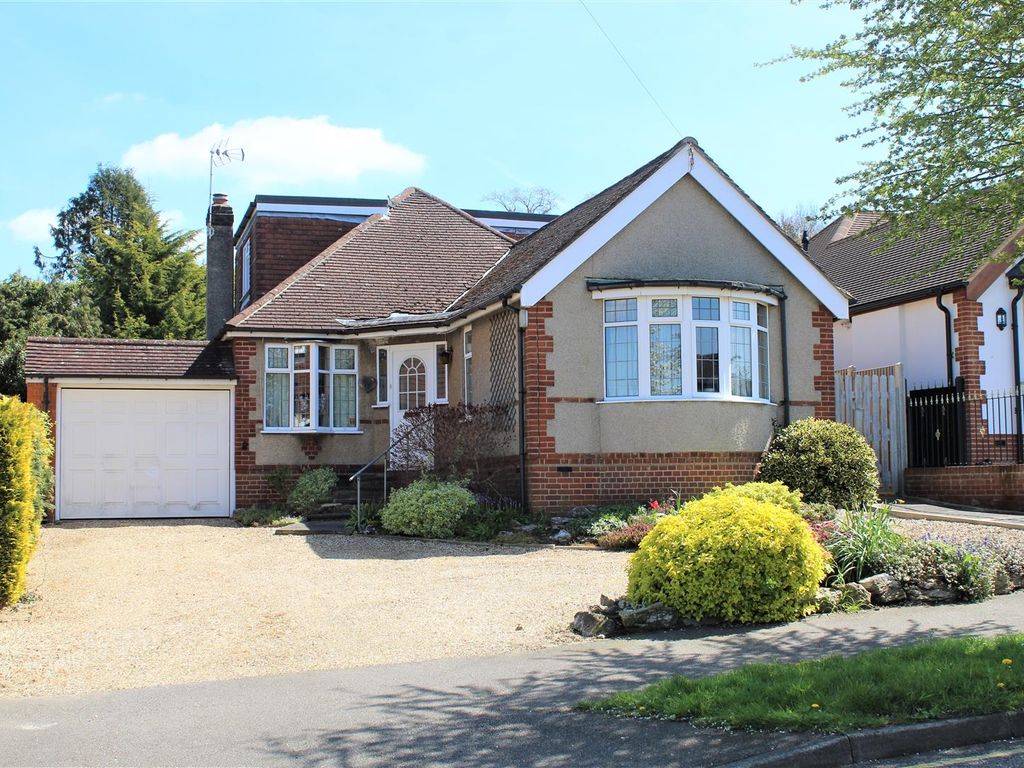 3 bed detached bungalow for sale in Highfield Way, Potters Bar EN6, £