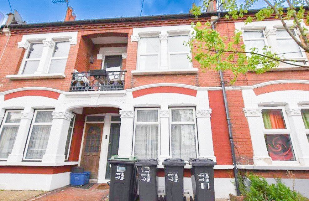 2 bed flat to rent in Ingatestone Road, London SE25, £1,800 pcm Zoopla