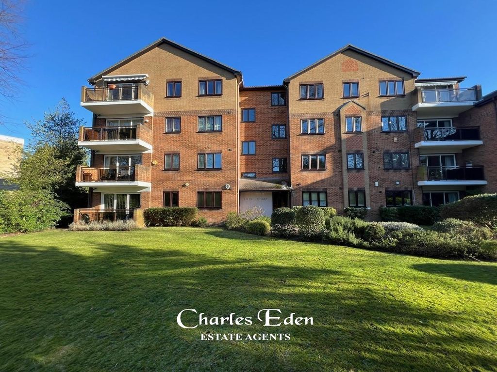 2 bed flat for sale in Beech Court, Copers Cope Road, Beckenham BR3, £